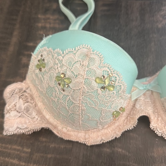 Victoria Secret’s bra - Picture 2 of 5